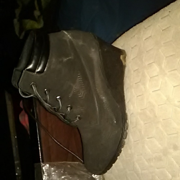 Black boots - Picture 2 of 2